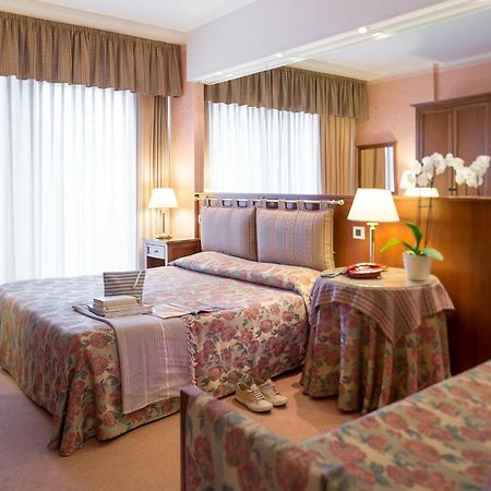Hotel Astro Lignano Sabbiadoro Exterior photo