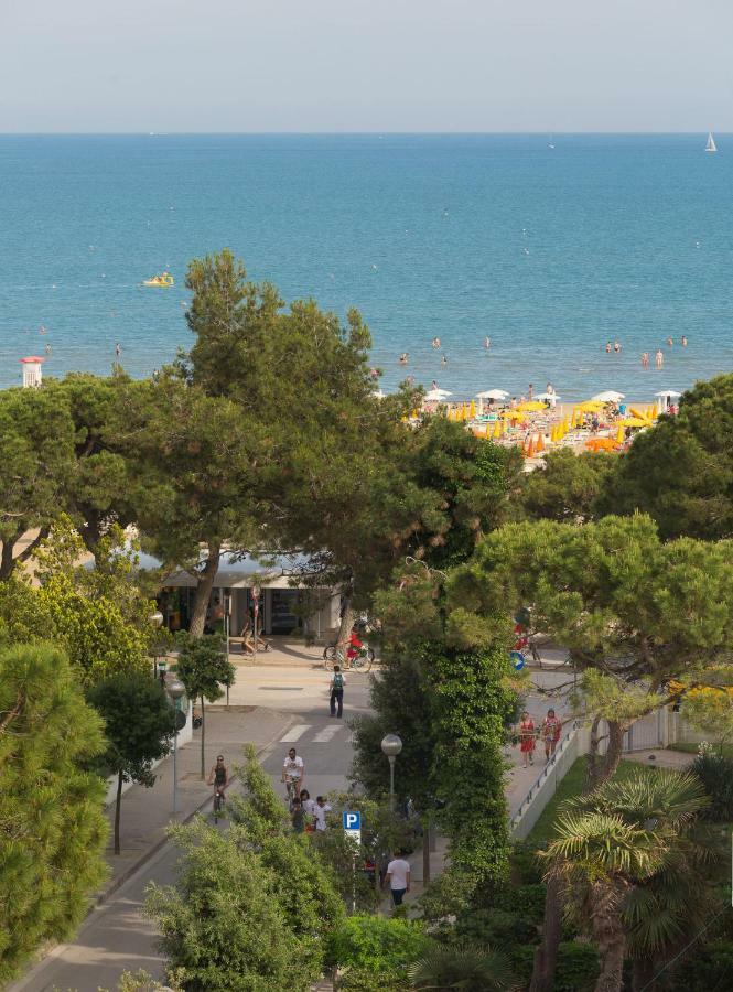Hotel Astro Lignano Sabbiadoro Exterior photo